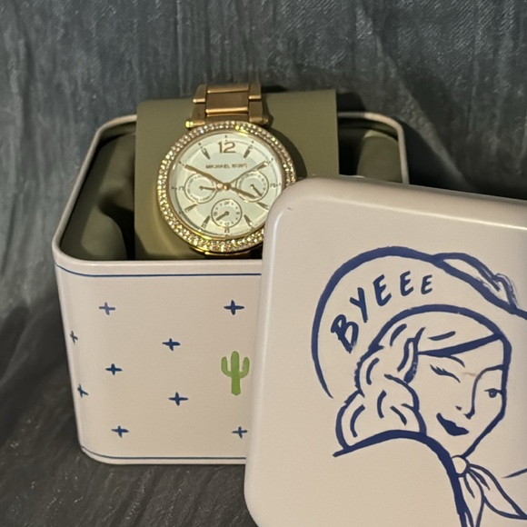 Michael Kors Rose Tone Watch With Crystals - Picture 8 of 8